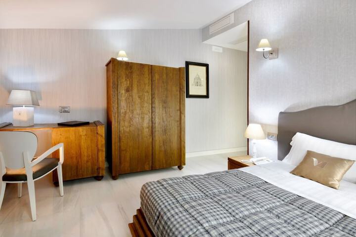 Room 12 of 72
