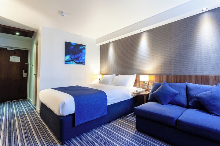Room 10 of 48