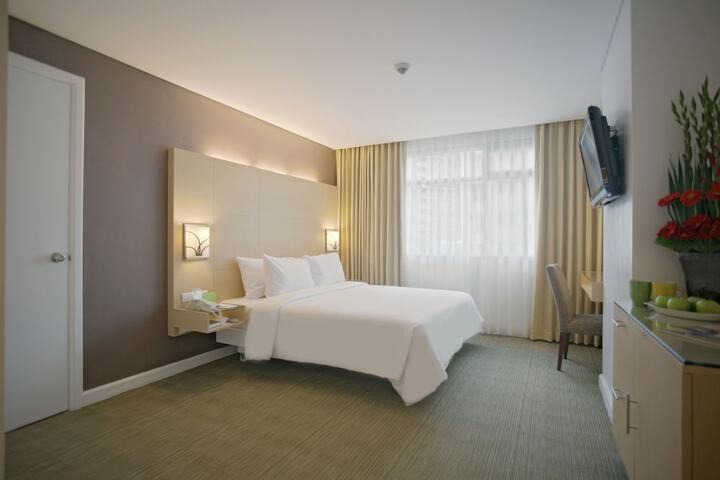 Room 4 of 28