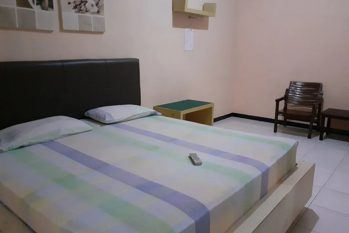 Room 4 of 12