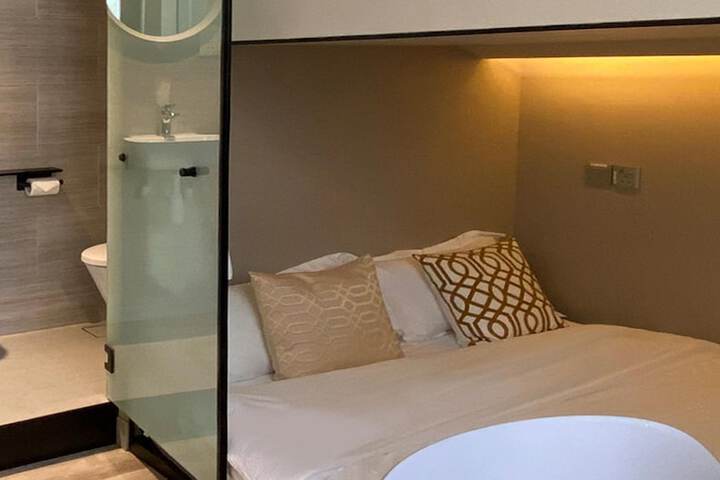 Room 16 of 28