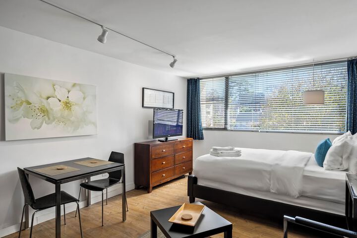 Room 13 of 73