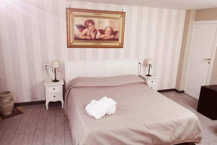 Room 13 of 27