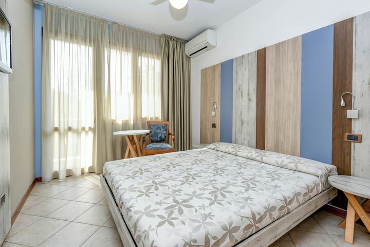 Room 18 of 203