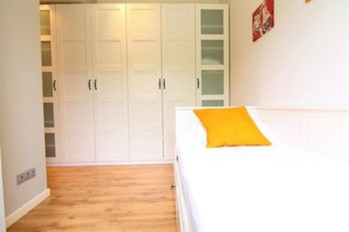 Room 82 of 176
