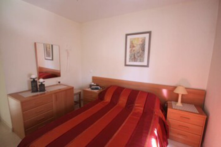Room 28 of 32