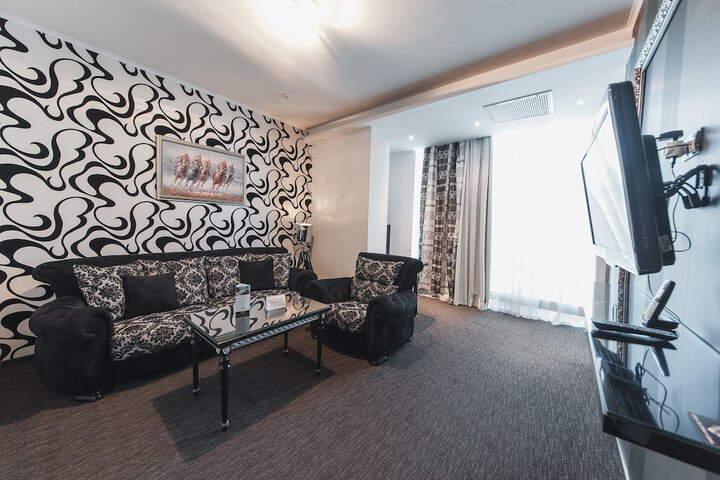 Room 37 of 48