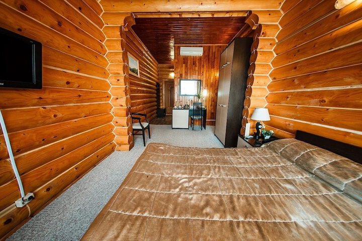 Room 3 of 33