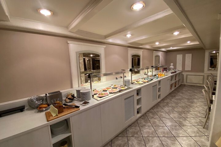 Dining 16 of 28