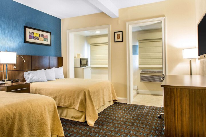 1 Queen Bed (14 of 22)