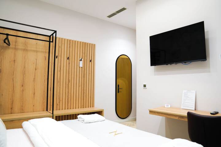 Room 160 of 249