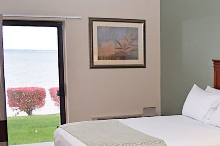 1 King Bed Jetted Tub No Lake View (1 of 16)
