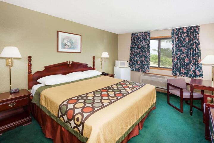 1 Queen Bed Mobility Accessible (4 of 16)