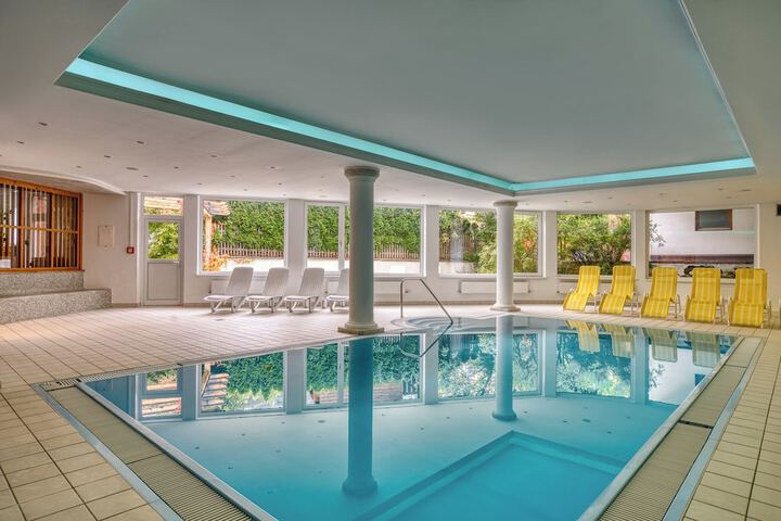 Pool 72 of 84