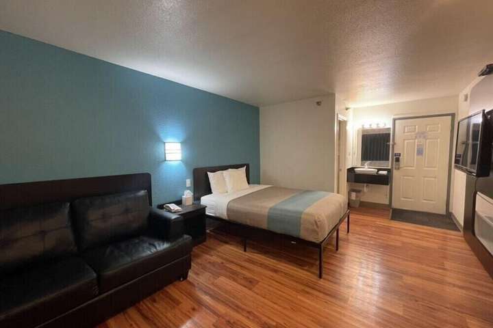 Room 21 of 44
