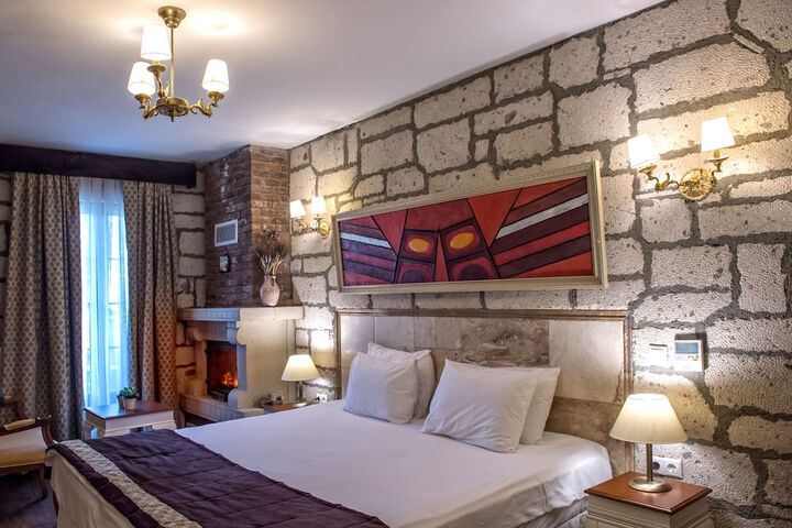 Room 28 of 272