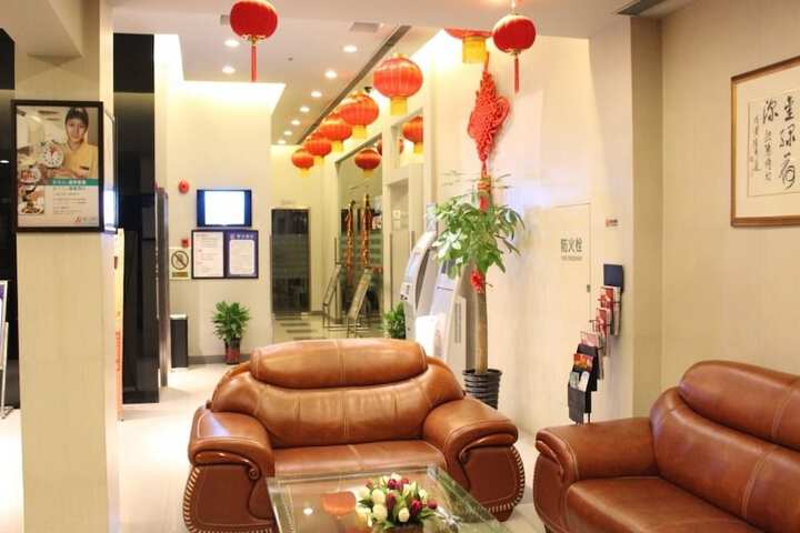 Entrance & Lobby