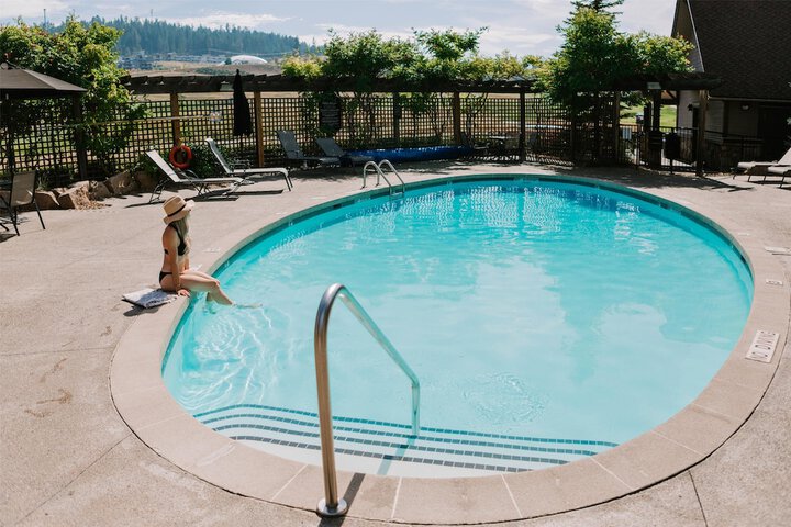 Pool 75 of 136