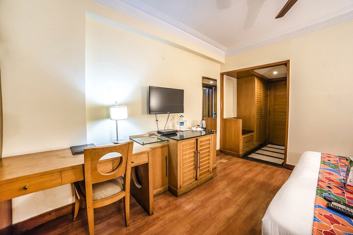 Room 13 of 33