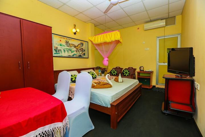 Room 8 of 18