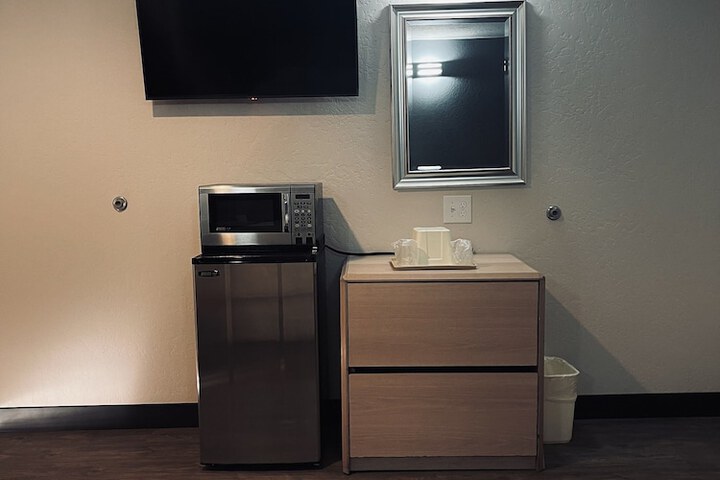 Room 9 of 37