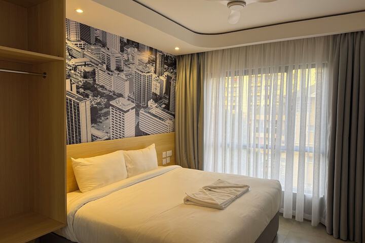 Room 11 of 30