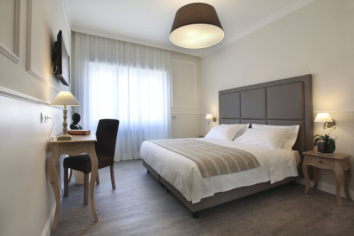 Room 10 of 74