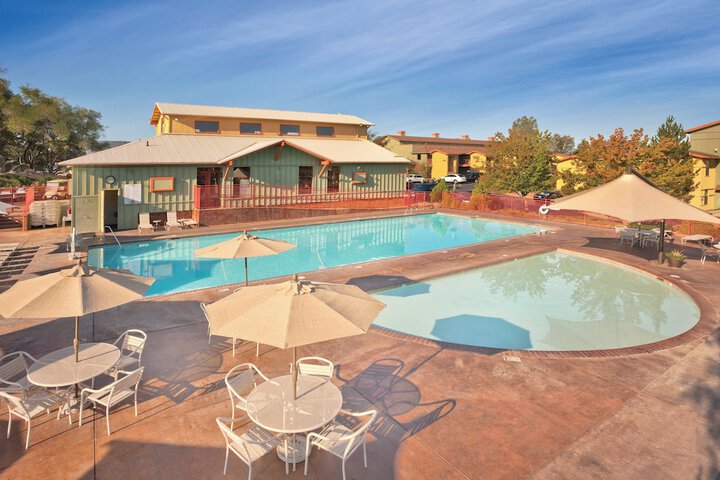 Pool 33 of 66