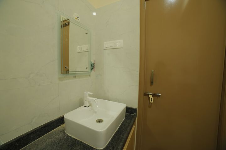 Room 10 of 11