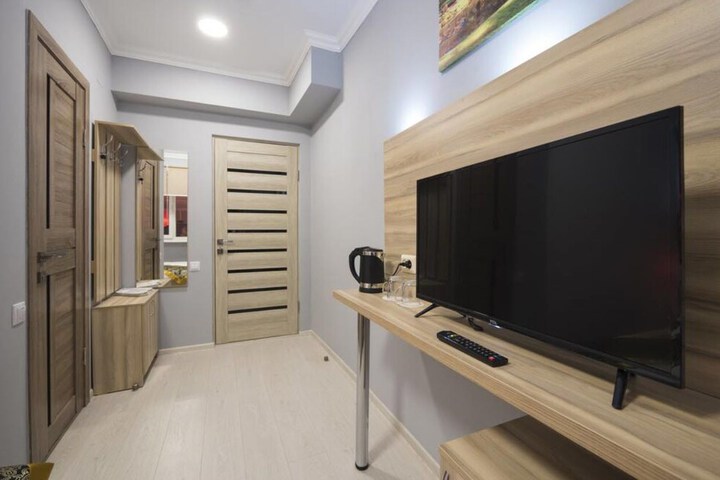 Room 11 of 25