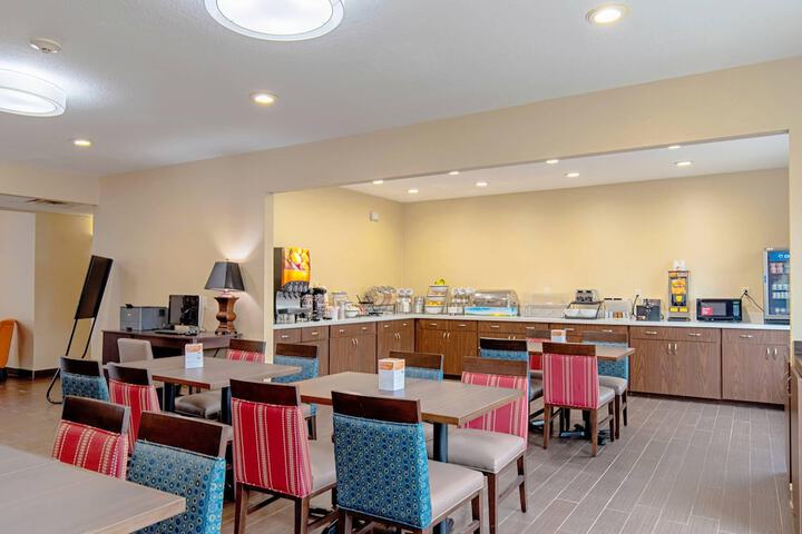 Breakfast/Coffee Service 22 of 34