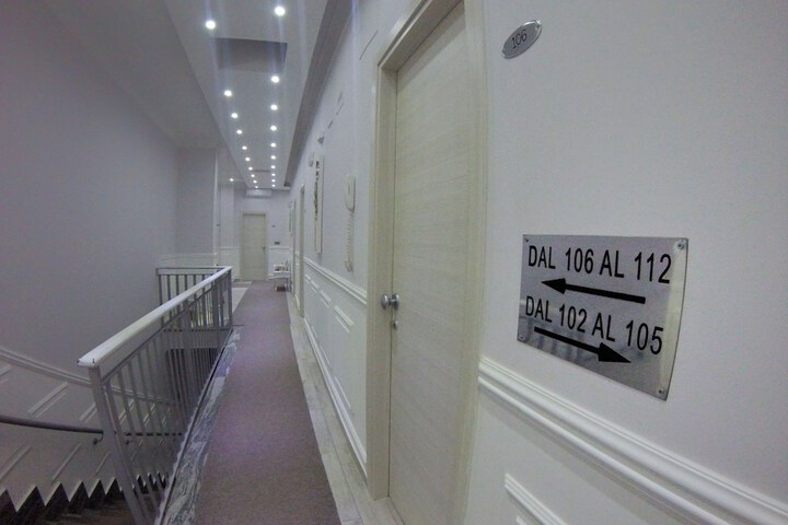 Ballroom/Hall 34 of 39