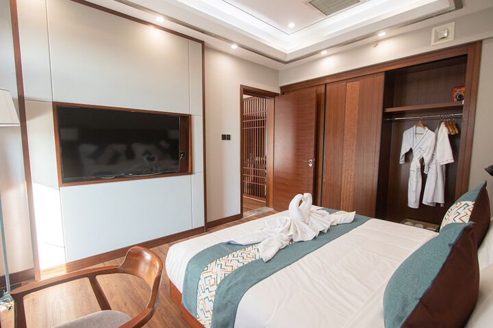Room 3 of 13