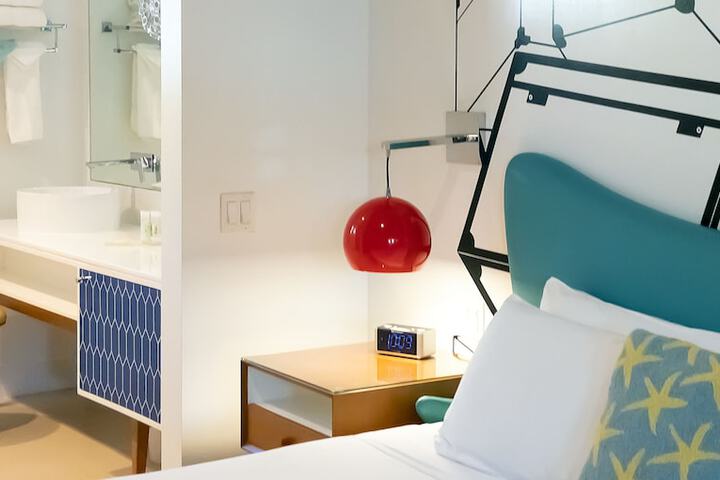 Room 12 of 76