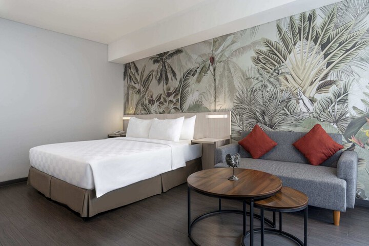 Room 10 of 34