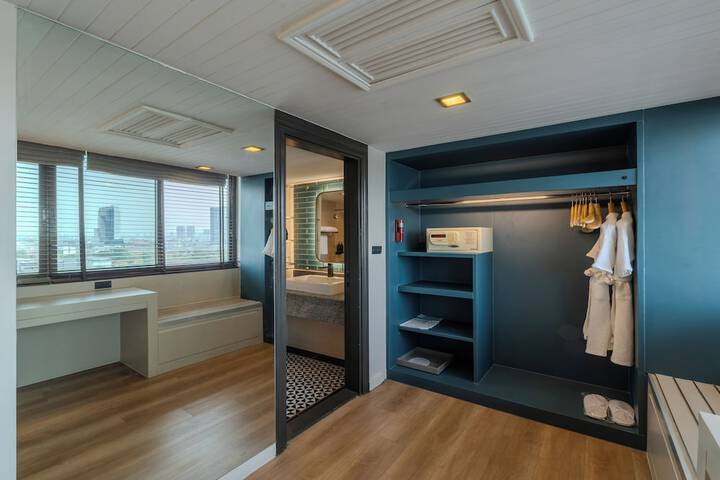 Room 46 of 113