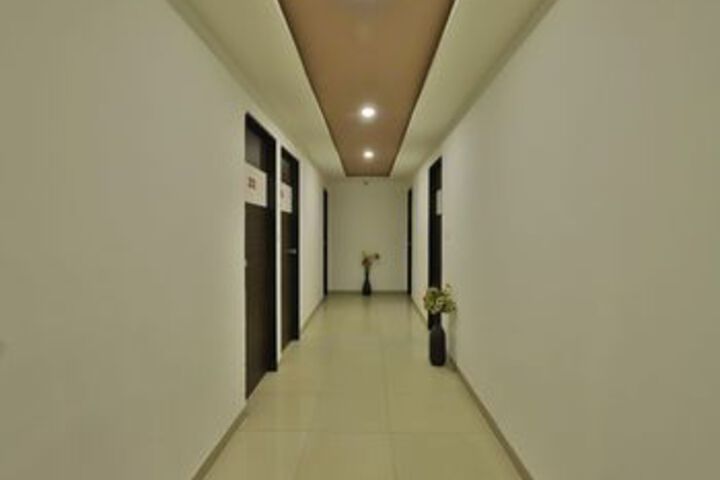 Ballroom/Hall 17 of 24
