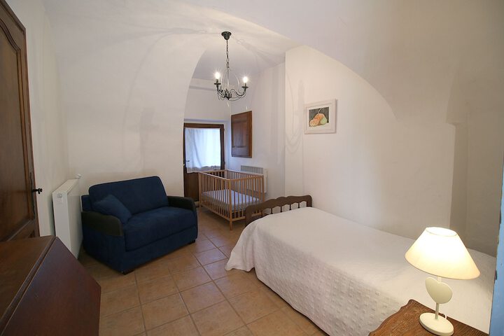 Room 32 of 48