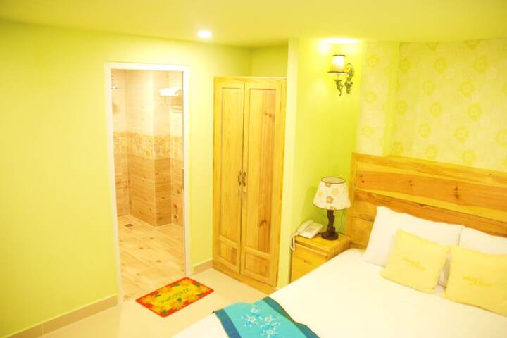 Room 10 of 78