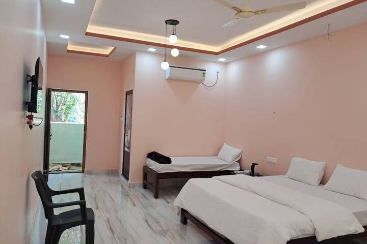 Room 4 of 23