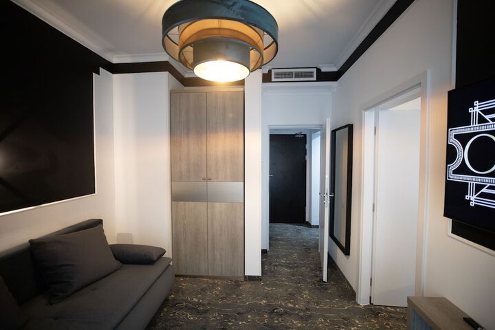 Room 19 of 42
