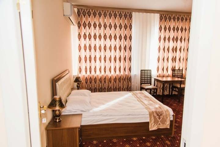 Room 27 of 60
