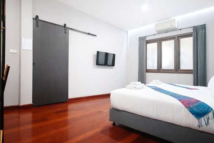 Room 53 of 112