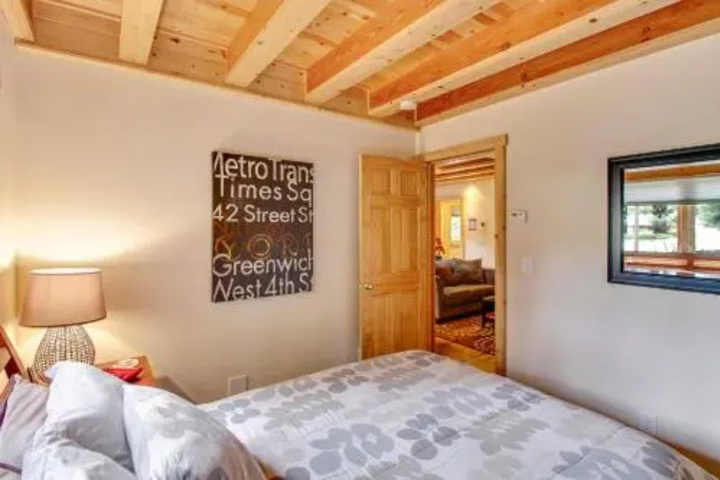 Room 4 of 12