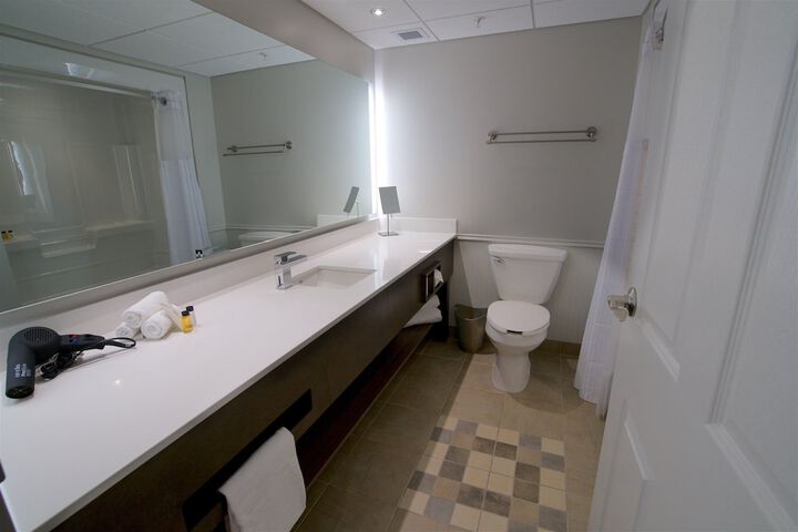 Room 70 of 104
