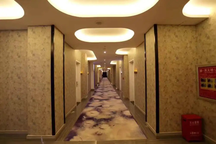 Room 8 of 12