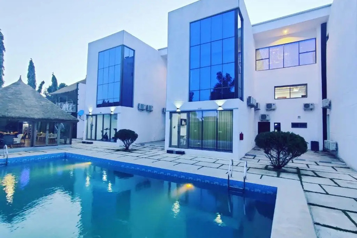Pool 18 of 26