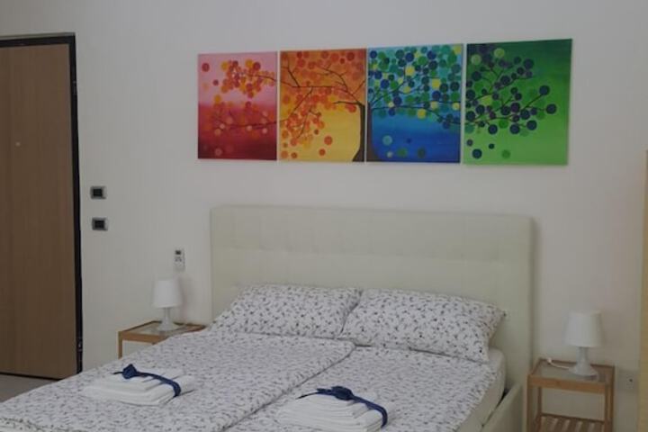 Room 9 of 18