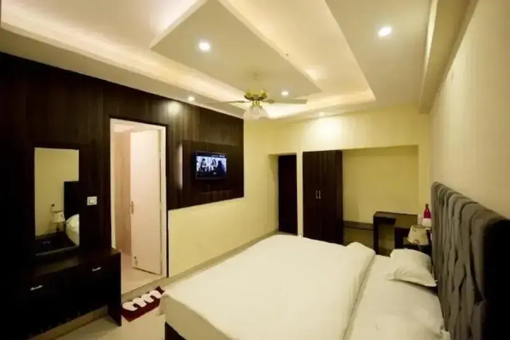 Room 6 of 15