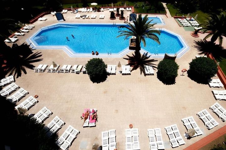 Hotel Pool